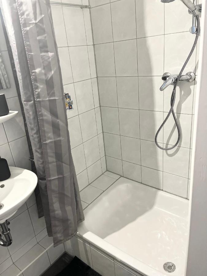 Gemuetliches Zentrales Apartment 2 Min Bis Du Hbf Duisburg Ngoại thất bức ảnh